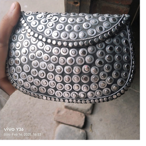 Sacs métalliques en mosaïque sur mesure avec embellissements en verre nacré et coquillages en résine pour la revente - Product Image 1