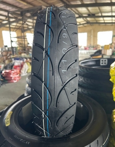 Pneu de scooter tubeless haute adhérence 3.50-10 90/90-10, pneu de <span class=keywords><strong>moto</strong></span> antidérapant sous vide compatible Yamaha Scooter, Pneu <span class=keywords><strong>Moto</strong></span> Llantas - Product Image 2