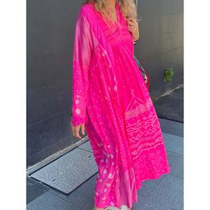 Vestido Jodhpur 46 Estilo Vintage de Seda con Estampado Bandhani, Cuello Redondo, Manga Larga, Silueta Túnica, Cintura Imperio, Tela de Chifón Translúcida - Product Image 5