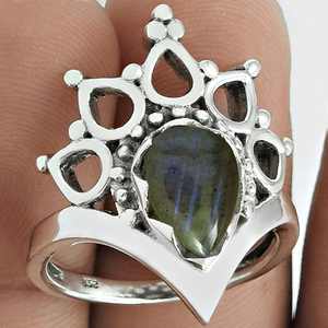 Anillo de Plata 925 con Corona Clásica para Mujer, Hecho a Mano, con Gema de Labradorita en Corte Lágrima, Estilo Boho, el Mejor Regalo para Mamá - Product Image 3