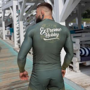 Rashguard à manches longues UPF50 respirant pour hommes avec badge personnalisable (Spandex/Nylon) - Product Image 4