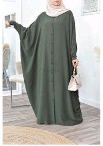 Robe Abaya Kaftan élégante pour femmes, couleur vert olive, avec boutons sur le devant, manches chauve-souris et hijab assorti, longueur complète, tenue modeste - Product Image 2