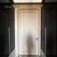 Porte intérieure battante moderne en bois massif, design personnalisé Huasin, pour villa, hôtel, chambre.
