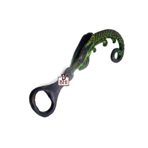 Abridor de botellas de latón Accesorios de barra únicos ABREBOTELLERO DE LATÓN MONTADO EN LA PARED "FISH" 125mm - Product Image 3