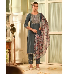 Maruti moda verano especial cómodo pesado rayón bordado Kurtis conjunto nuevo catálogo ropa india y paquistaní - Product Image 1