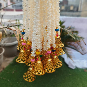 Guirnaldas de flores de jazmín artificiales con pompón y campana, Diwali Navidad escenario telón de fondo decoración boda india regalo para ella - Product Image 1