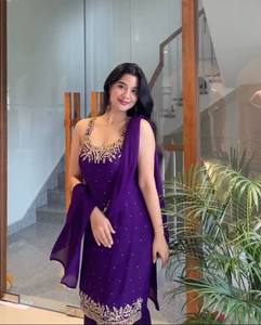 Lanzamiento del Nuevo Conjunto de Salwar Kameez y Dupatta de Georgette Sintético Pesado Reversible para Fiestas, Diseño de Diseñador, para Todas las Temporadas - Product Image 3