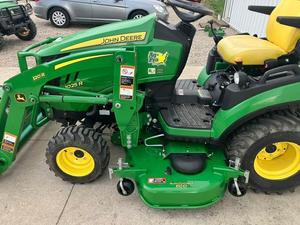 Mini tracteur John Deer 1025R avec tondeuse et chargeur 120R de haute qualité 99% nouveau pour le roulement de composants de base de travail agricole dans le monde entier - Product Image 5