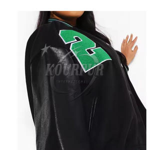 Veste Letterman Varsity surdimensionnée de haute qualité pour femmes avec manches en cuir véritable et broderie chenile - Product Image 3