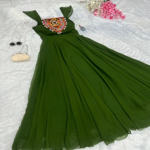 El último diseñador Pure Rayon Gamthi Patch Work Anarkali Gown de FabZone - Product Image 5