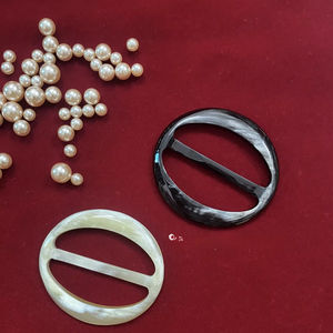 แหวนผ้าพันคอทำจากเขาควาย ขัดเงาเรียบเนียน เพิ่มความหรูหราและยึดผ้าพันคอได้อย่างมั่นคง คุณภาพสูง - Product Image 1