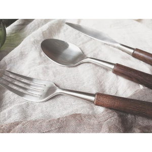 Ensemble de couverts classiques à manche en bois de 3 en acier inoxydable poli pour la restauration d'événements à domicile et la vaisselle de restaurant meilleure utilisation - Product Image 2