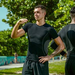 T-shirt de compression athlétique pour homme 230 GSM en polyester et élasthanne extensible, séchage rapide, pour entraînement sportif, fournisseur OEM - Product Image 6