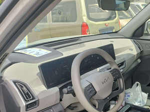 SUV Eléctrico Premium Usado, 580 km de Autonomía, Iluminación LED, Asistencia Inteligente al Conductor, Interior y Exterior Impecables, Suministrado desde Japón - Product Image 3