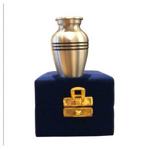 Vente chaude urnes de crémation en métal pour les cendres humaines faites à la main artisanat indien urnes exportateur - Product Image 1