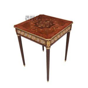 Table d'appoint carrée de luxe avec marqueterie géométrique complexe, médaillons en porcelaine peints à la main et décor palais en laiton doré - Product Image 4