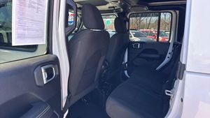 Jeep Gladiator Overland Pickup 4D 5 FT Automático 2020 - Product Image 5
