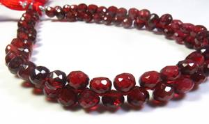 La mejor calidad, cuentas de piedras preciosas de cebolla granate rojo de 5,50mm, granate natural de Mozambique, corte facetado, hilo suelto de 9" - Product Image 4