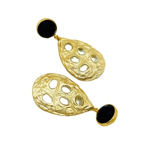 Boucles d'oreilles pendantes en onyx noir plaqué or élégantes de créateur Bijoux à texture polonaise élevée pour l'usure - Product Image 1