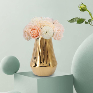 Jarrón de Flores Elegante Personalizable, Hecho a Mano en Aluminio y Hierro Fundido, Bañado en Oro, con Diseño Personalizado para Hogar u Oficina - Product Image 1