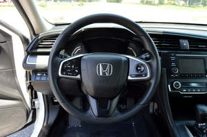 ฮอนด้า ซีวิค LX FWD ปี 2020 รถเก๋ง เทอร์โบชาร์จ ออโตเมติก เบาะหนัง หลังคาพาโนรามา ไฟหน้า LED ระบบขับเคลื่อนล้อหน้า ขาย - Product Image 3