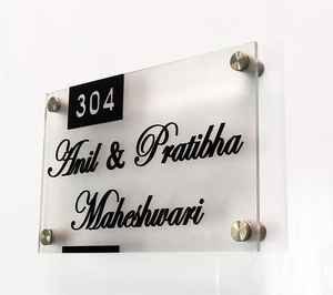 Plaques personnalisées pour le nom et l'adresse de la maison |   Plaques de numéros de maison contemporaines personnalisées en acrylique, bois et aluminium, faites à la main - Product Image 5