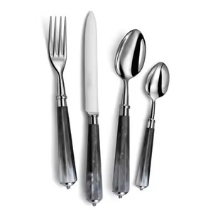 ชุดช้อนส้อมมีดสแตนเลสคุณภาพเยี่ยม ด้ามจับเรซิ่นสีทองระยิบระยับ - Product Image 6