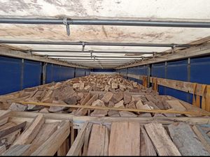Leña Seca al por Mayor - 4 Años de Vida Útil Lista para Sistemas de Calefacción - Product Image 4