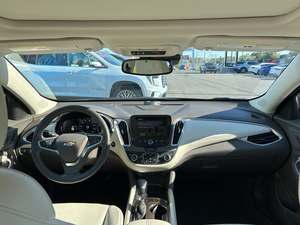 Magnifique Chevrolet Malibu LT bleue 2024 d'occasion, conduite à gauche, toit ouvrant, démarrage à distance, sièges en cuir, boîte automatique, jantes en alliage, hayon. - Product Image 2