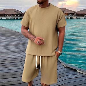 Ensemble short et t-shirt décontracté pour homme, tissu respirant pour le fitness, la course à pied et les activités de plein air au printemps - Product Image 1