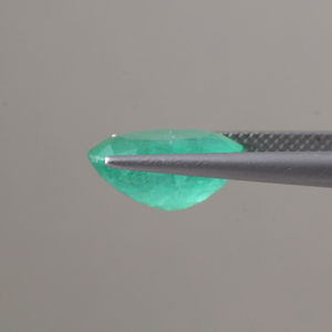 Esmeralda Natural Certificada IGI, Gema Suelta al por Mayor, 5 Quilates, Corte Ovalado 13x10mm, Verde Premium, con Tratamiento Panna Waxing/Oiling para Joyería - Product Image 2