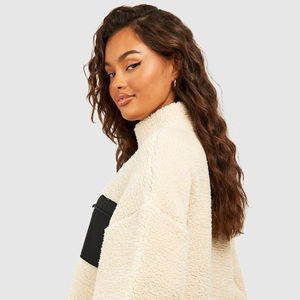 Sudadera con capucha de lana personalizada OEM, sudaderas gruesas con cremallera para mujer, abrigos de invierno de felpa holgados cortos con cuello levantado para mujer lavados - Product Image 4