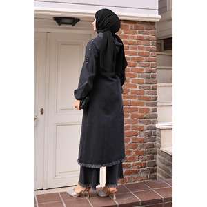 Ensemble en denim bleu foncé 19243 avec détails à pompons pour femmes, haut décontracté et pantalon mi-long, tailles XS à XXL, pour toutes les saisons - Product Image 4