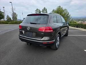 Magnifique Volkswagen Touareg TDI Lux Turbodiesel V6 AWD 2015 avec transmission automatique - Product Image 6