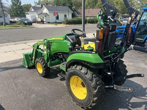 Tractor de Ruedas Mini 2WD John Deere 2025R Usado en Venta, con Cortadora, Cargador, Bomba, Motor Diésel Multifuncional de 60HP para Granja - Product Image 5