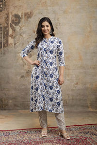 Kurta Droite en Coton Imprimé à la Main de Haute Qualité avec Pantalon pour Femmes, pour Mariage et Tenue Décontractée - Product Image 4
