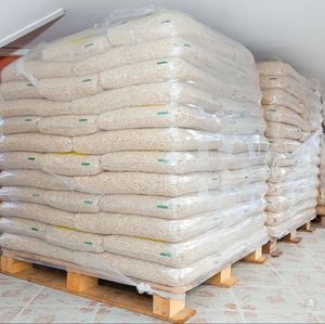 Pellets de Madera de Pino de Alta Calidad en Venta - Product Image 3