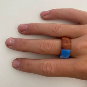 คอลเลกชันแหวนเรซิ่นไม้ดีไซน์พรีเมียม ประดับกลีบดอกไม้สุดอินเทรนด์ เหมาะสำหรับงานแต่งงานและงานปาร์ตี้ - Product Image 1