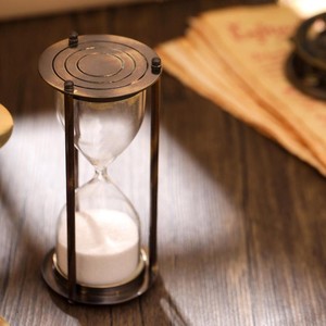 Horloge de sable en laiton (5.5 pouces) Horloge de sable en laiton, 4 minutes de montre de sable Horloge en verre pour décoration intérieure idéale pour l'exercice - Product Image 2