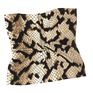 ผ้าพันคอแบบสองด้านลายกลับด้านได้เพื่อการแต่งตัวที่หลากหลายและยืดหยุ่น - Product Image 4