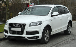รถยนต์มือสอง Q7 รุ่นใหม่ พรีเมียม ระดับกลาง หรูหรา SUV เครื่องยนต์ V6 แบบธรรมดา พร้อมระบบไฮบริดอ่อนนุ่ม 48V ระบบขับเคลื่อนสี่ล้อแบบถาวร ระบบกันสะเทือนแบบปรับได้ ล้อแม็ก R21 พวงมาลัยซ้าย - Product Image 2