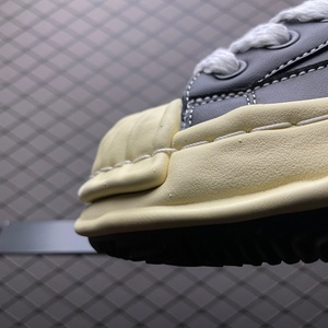 Zapatillas deportivas ligeras de lona para hombre con plantillas de goma únicas, estilo casual de baloncesto, con efecto desgastado, de moda y con suela gruesa para caminar. - Product Image 4