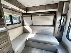 ขายรถบ้านมือสองปี 2023 ยี่ห้อ Jayco Melbourne Prestige รุ่น 24RP สภาพดี พร้อมส่ง - Product Image 6