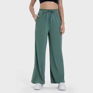 Ensemble de pantalons de survêtement évasés personnalisés Surdimensionné Broderie Pantalon empilé Survêtement Baggy Femmes - Product Image 1