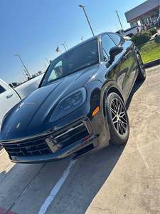 Usado Clean 2024 Porsch-e cayenn-e coup-e Turbo Sport Utility 4D - Product Image 2