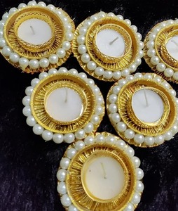 Assortiment de bougies chauffe-plat Diya rondes ornées de perles de luxe Pooja Retour Cadeau Bougie Pendaison de crémaillère Retour faveur Mariage - Product Image 1