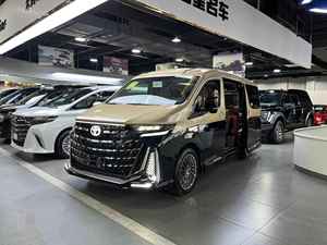 GranAce 2024 Usada, Camioneta de Pasajeros de Lujo, Motor a Gasolina, Volante a la Izquierda, Transmisión Automática, Emisión Euro IV, Color Oscuro, R17, Panorámica - Product Image 5