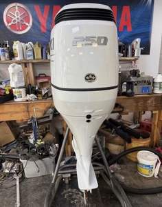 Suu Zuu k I DF250ATXW5 Nouveau moteur diesel 4 temps intégré 250 ch 6 cylindres - Product Image 1