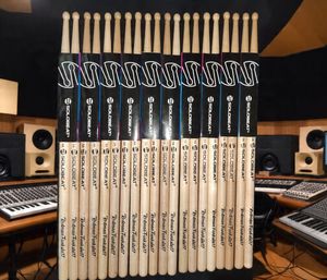 SOLOBEAT Premium 5A Baguettes de batterie en chêne, Peaux de batterie en peau de mouton, Chambre en bois de bouleau, Finition naturelle personnalisée, Pointe de baril faite à la main, 8 pouces, 300g - Product Image 5