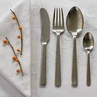 Juego de Cubiertos de Diseño Premium con Mangos Grabados en Color Dorado Personalizado que Realzan tus Accesorios de Cocina - Product Image 4